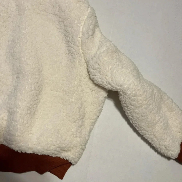 Women zip up white and brown teddy, cozy long sleeve for casual comfort. - Picture 5 of 7